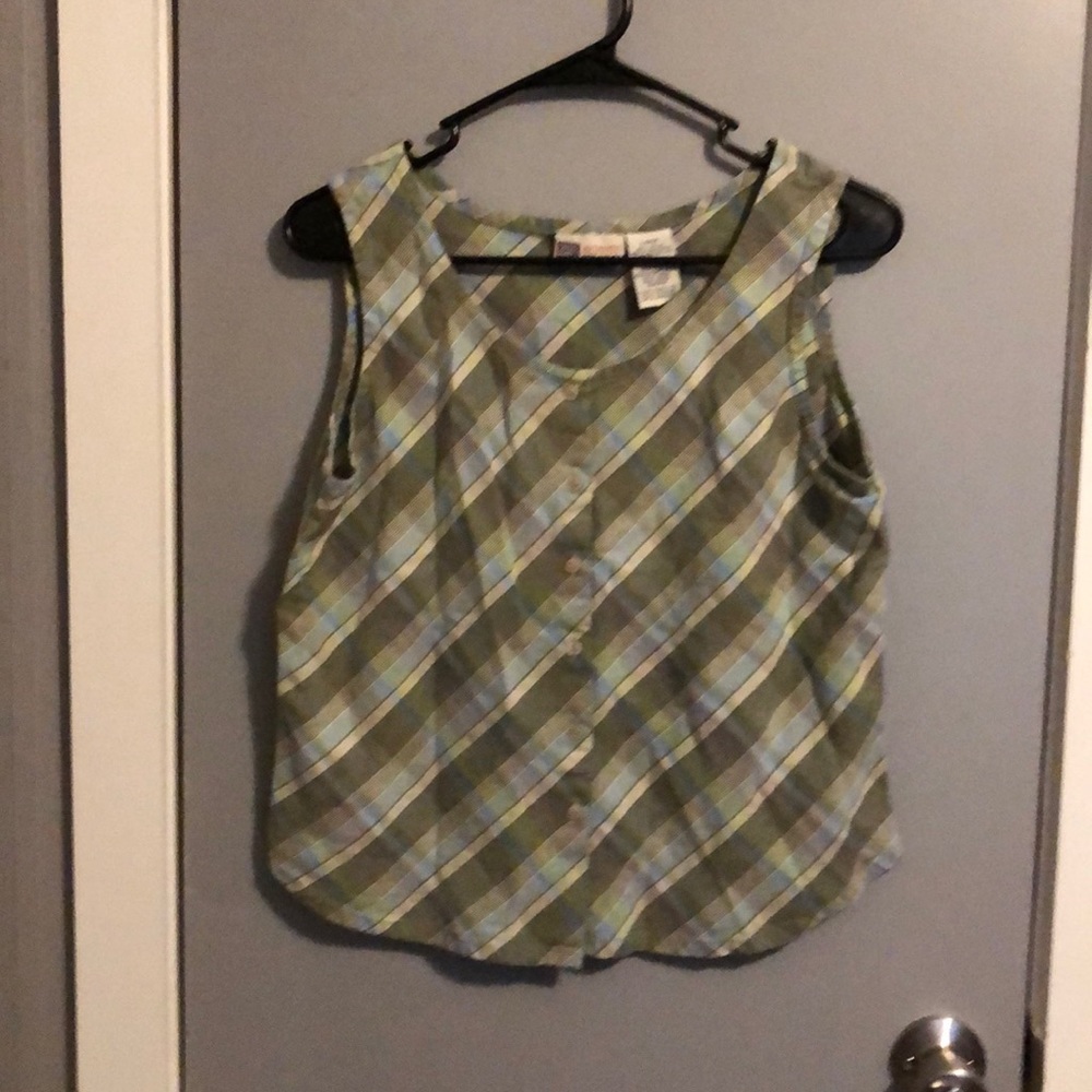 Sleeveless plaid shirt